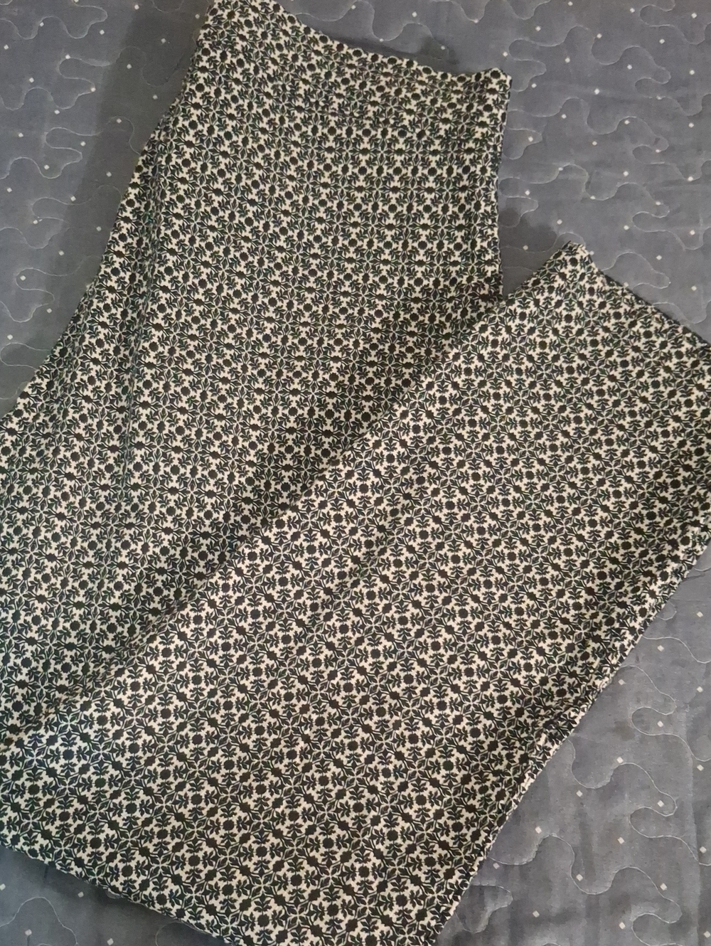 Verve Blues Patterned Cropped Pants size Large
